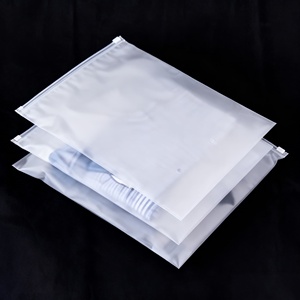 Bolsas de Plástico Personalizadas con Logotipo Impreso para Ropa, con Cierre Deslizante, para Camisetas y Ropa Interior, Acabado Mate Esmerilado - Product Image 2