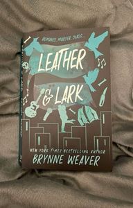 Achetez le livre Leather and Lark de Brynne Weaver, roman d'amour sombre anglais, tome de la trilogie Ruinous Love, en vente. - Product Image 4