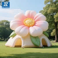 La tente gonflable géante en forme de fleur convient à la décoration des lieux d'événements en plein air