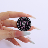 Pin Enamel Sepak Bola Kartun, Bros Karakter Sepak Bola Lucu, Lencana Kerah, Perhiasan untuk Pakaian dan Tas Ransel, Hadiah