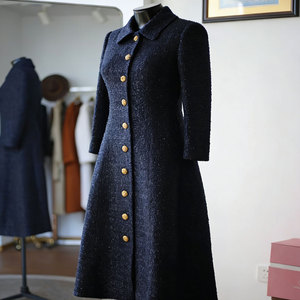 เสื้อโค้ทผู้หญิงงานฝีมือระดับพรีเมียม ผ้าขนสัตว์ 100% แบบกระดุมสองแถว สำหรับชุดทำงานในสำนักงานของผู้หญิงมืออาชีพ - Product Image 1