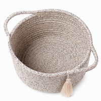 Panier cadeau rond en corde de coton tressée style ferme avec poignées en chevron et pompon pour la maison - Vente en gros
