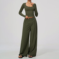 Ensemble de détente 2 pièces pour femme : haut court à col en U et manches longues, pantalon plissé taille haute à jambes larges – Tenue de sport et yoga pour femme