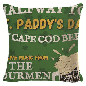 Décorations pour la Saint-Patrick : Housses de coussin personnalisables en polyester vert avec trèfles et lutins pour la maison, l'hôtel et l'hôpital - Product Image 3