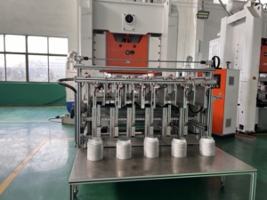Machine <span class=keywords><strong>de</strong></span> fabrication <span class=keywords><strong>de</strong></span> plaques <span class=keywords><strong>de</strong></span> conteneur et plateau <span class=keywords><strong>de</strong></span> papier <span class=keywords><strong>aluminium</strong></span> jetable entièrement automatique à <span class=keywords><strong>prix</strong></span> LK-T130 - Product Image 3