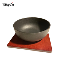 Bol de service en fonte de style coréen sans PFAS, pré-assaisonné, avec base en bois, idéal pour la préparation du bibimbap et des soupes