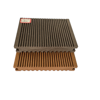 Terrasse extérieure en composite WPC solide 3D moderne Matériau en teck Surface en grain de bois lisse brossée antidérapante Terrasse extérieure de jardin