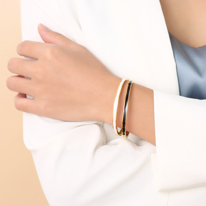 Pulsera de Acero Inoxidable con Epoxi para Mujer, Estilo Europeo y Americano, Dorada - Product Image 6