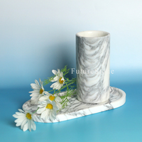 Vase à fleurs en marbre classique pour mémorial de cimetière et décoration de la maison avec finition élégante Décoration de maison de luxe et utilisation spirituelle