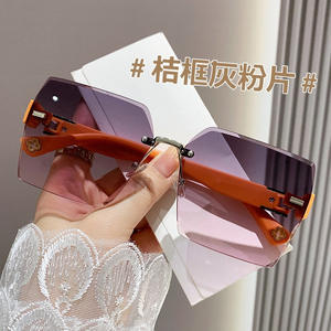 Nuevas Gafas de Sol para Mujer sin Marco, Degradado de Dos Tonos, Protección UV375, Montura de PC, Lentes AC Marrones, Estilo H, Tipo de Empaque en Caja, 3 Sombrillas - Product Image 5