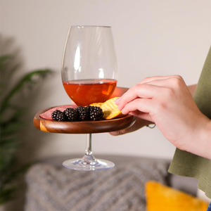 Plateau en bois d'acacia pour verres à vin, coupes à champagne et assiettes à steak, idéal pour les dîners et les apéritifs en extérieur - Product Image 4