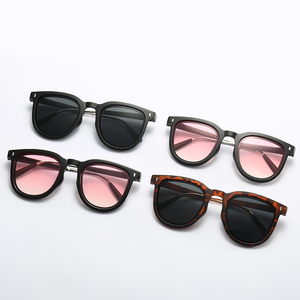<span class=keywords><strong>2022</strong></span> <span class=keywords><strong>Vogue</strong></span> UV400 <span class=keywords><strong>gafas</strong></span> <span class=keywords><strong>de</strong></span> <span class=keywords><strong>sol</strong></span> parasol Popular portátil plegable ligero logotipo personalizado tonos <span class=keywords><strong>de</strong></span> moda - Product Image 3