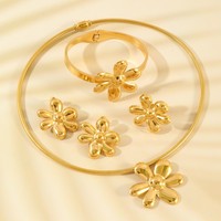 Ensemble de bijoux élégant pour femmes, 4 pièces, en acier inoxydable, motif floral, collier, boucles d'oreilles, bracelet, bague, design élégant