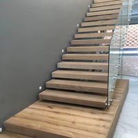 Villa moderne Escaliers flottants d'intérieur préfabriqués avec lumière LED Escaliers droits en bois massif Garde-corps en verre pour appartements