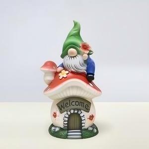 Gnomo Fantasioso en una Decoración <span class=keywords><strong>de</strong></span> Casa <span class=keywords><strong>de</strong></span> <span class=keywords><strong>Hongos</strong></span> - Product Image 1