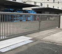 Puerta de Aluminio y Zinc con Listones Verticales en Negro Mate, Puerta Moderna de Privacidad para Entrada de Vehículos, Jardín o Patio Trasero
