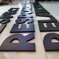 Enseignes d'entreprise personnalisées en PVC découpées au laser, logo mural plat 3D, lettres en plastique 3D, signalétique de réception pour bureau et hall d'entreprise