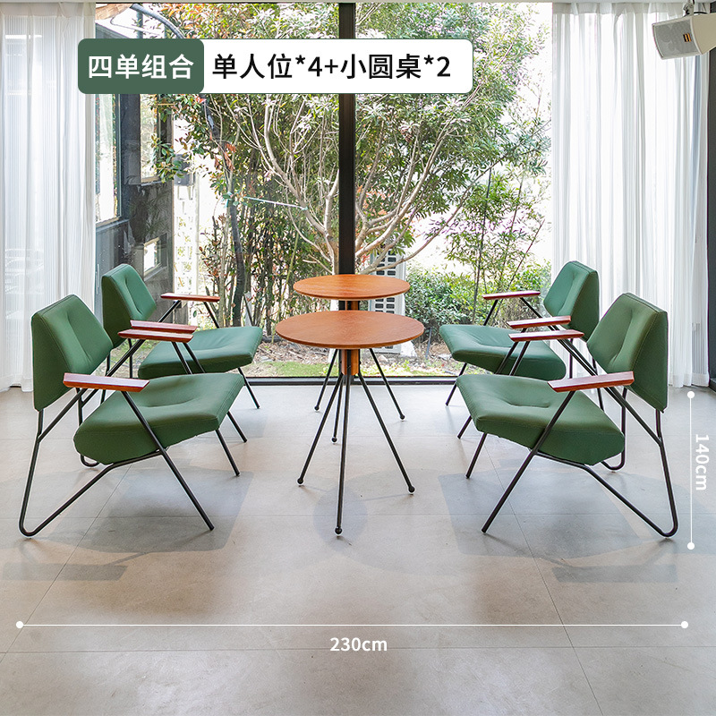 Deux tables et deux chaises [vert foncé]