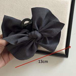 Pince à cheveux élégante française avec grand nœud en tissu, pince requin en plastique pour femme, idéale pour les fêtes - Product Image 3