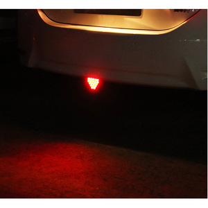 Luz LED universal para coches: luz trasera de advertencia intermitente para evitar colisiones y frenado en caso de colisión trasera. - Product Image 5