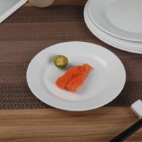 Plats de dîner réutilisables ronds blancs classiques Assiettes de mariage en plastique mélamine avec logo personnalisé Assiette à manger