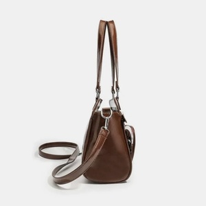 Bolso Ita Personalizado con Múltiples Bolsillos, Resistente al Agua, con Ventanas Dobles de PVC para Tarjetas de Identificación y Credenciales, Fabricante de Bolsos Ita - Product Image 3