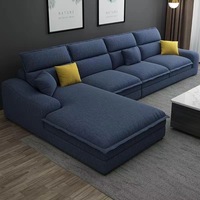 Canapé d'angle modulable beige en forme de L avec chaise longue, coussins à bordure côtelée en tissu et oreillers, idéal pour le salon