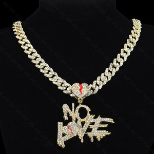 2024 <span class=keywords><strong>NOLOVE</strong></span> Hip Hop collier glacé chaîne cubaine alliage d'or strass étincelant avec religieux diamant perle glacé chaîne cubaine - Product Image 5
