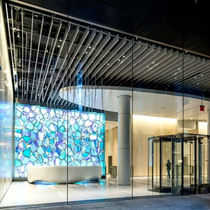 Écran LED transparent couleur argent, montage mural, installation fixe en intérieur, écran Full HD - Product Image 1