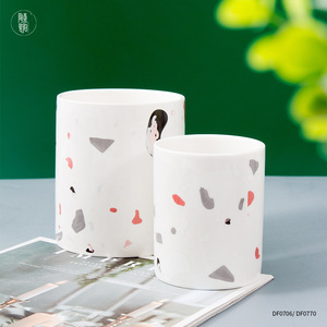 Bougies en céramique terrazzo cylindriques mates givrées parfumées pour la décoration de la maison, fabrication sur mesure, impression numérique - Product Image 3