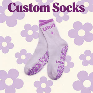 ถุงเท้าพิลาทิสกันลื่นลายโลโก้แบบกำหนดเอง สไตล์อินเทรนด์ ถุงเท้าผ้าฝ้ายกันลื่นสำหรับผู้หญิงและเด็กผู้หญิง เหมาะสำหรับโยคะ พิลาทิส ฟิตเนส และยิม - Product Image 1