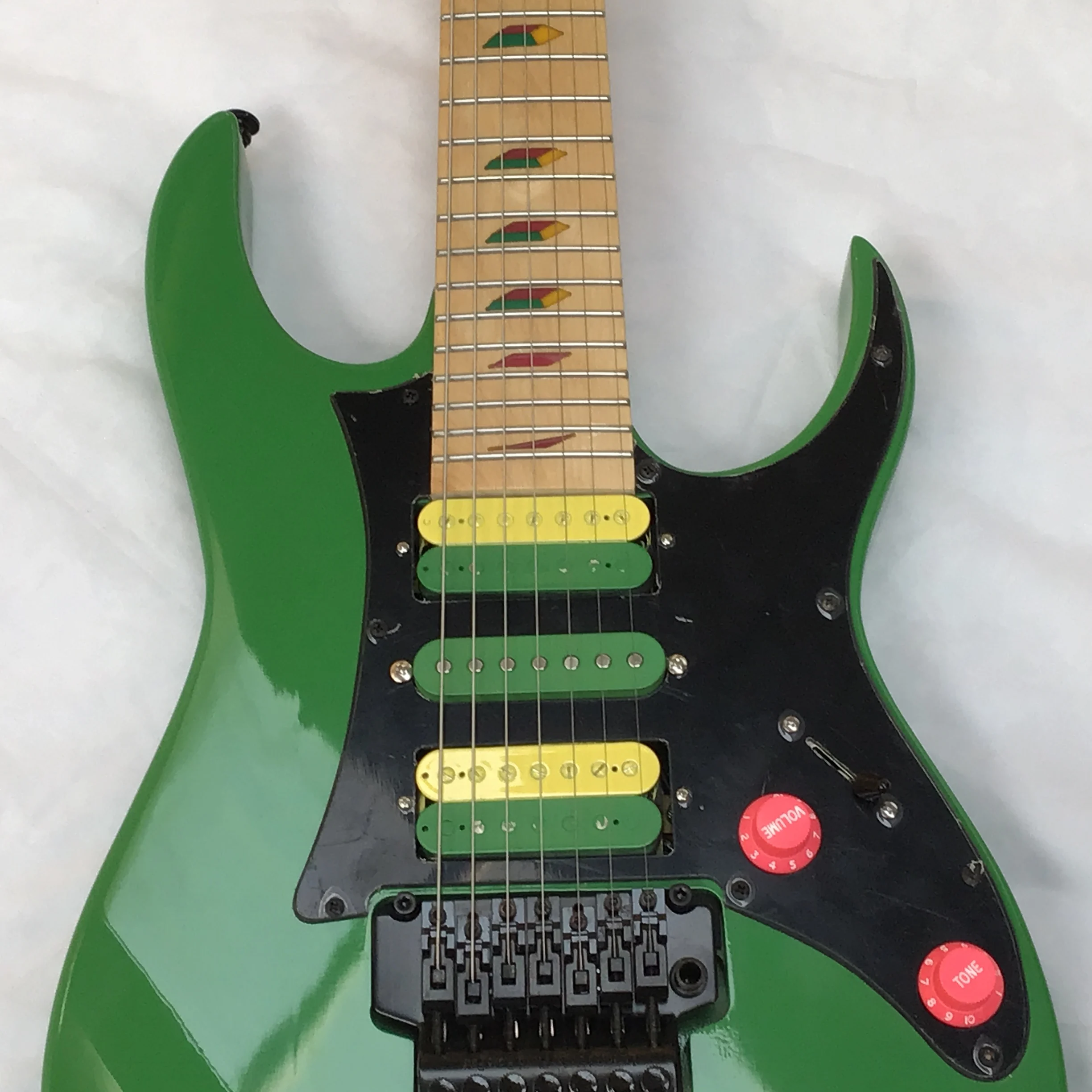 7 String Green 7V Electric Guitar - Durable & Versatile