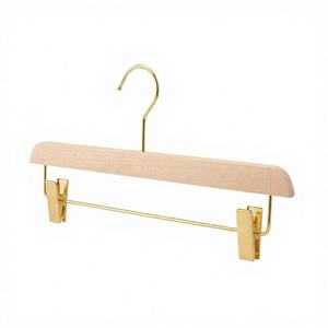 ไม้แขวนเสื้อผ้าแบบประหยัดพื้นที่ Astrid ขนาด 35.5 ซม. พร้อมโลโก้สั่งทำพิเศษ สำหรับผ้าพันคอ ผ้าขนหนู กระโปรง กางเกงขายาว เหมาะสำหรับร้านค้า ห้องน้ำ และตู้เสื้อผ้า - Product Image 1