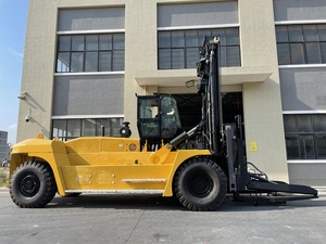 Pour 40 tonnes, avec mât à deux étages et fourche de 2400 mm de longueur, le moteur fournit une puissance et des heures de fonctionnement prolongées. Capacité de 40 tonnes - Product Image 3