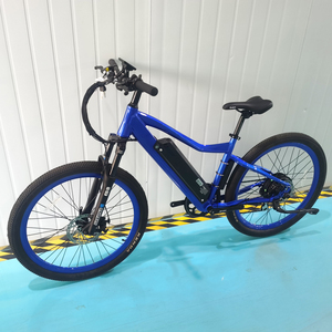 Vélo de montagne électrique tout-terrain avec pneus larges, cadre de 26 pouces, puissant moteur de 500 W, suspension intégrée, batterie intégrée, frein à disque, adapté à la neige, à la plage et aux montagnes - Product Image 1