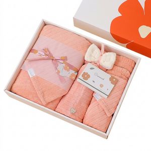 Juego de Regalo de Toallas de Baño de Felpa Coral de 5 Piezas, Tendencia 2026, Suave, Absorbente, Amigable con la Piel, Ecológico, Incluye Toalla Facial, Gorro de Ducha y Muñequera - Product Image 1