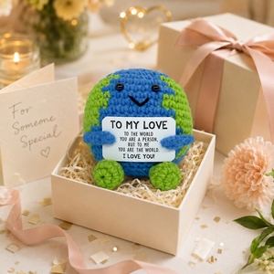 Poupée en Peluche Crochetée Faite Main Personnalisée avec Texte, Cadeau d'Anniversaire, Saint-Valentin, Balle Terrestre Positive en Peluche - Product Image 1