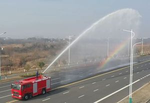 Autocisterna antincendio HOWO 4X2 6t a polvere secca e schiuma |   Veicolo Multifunzione per <span class=keywords><strong>Vigili</strong></span> <span class=keywords><strong>del</strong></span> <span class=keywords><strong>Fuoco</strong></span> - Product Image 6