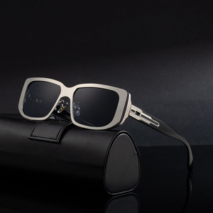 Lunettes de soleil métalliques pour hommes, UV400, anti-reflets, verres PC, monture noire, style carré petit, rétro, punk, protection solaire - Product Image 4