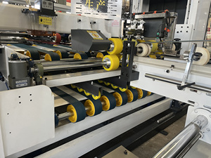 Machine à plier, coller et coudre entièrement automatique 2600 pour boîtes en carton ondulé - Product Image 4