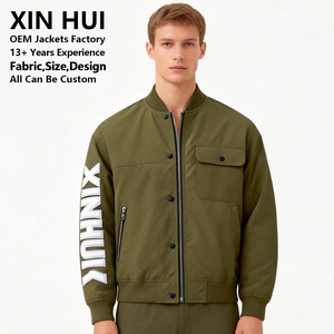 Chaqueta Bomber para Hombre con Logotipo Personalizado Bordado, Color Verde Oliva, Estilo Universitario, de Lona, de Alta Calidad, Estilo Urbano, Holgada, Larga, con Letras Góticas - Product Image 3