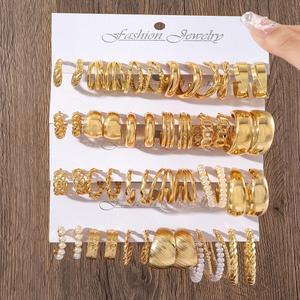 Parures de bijoux fantaisie tendance, 6 paires de boucles d'oreilles en alliage plaqué or avec perles d'imitation, style vintage pour femmes, pour les soirées - Product Image 1