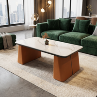 Table basse moderne en marbre blanc avec base en cuir orange pour espace lounge d'entreprise haut de gamme