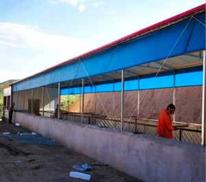 Tenda rotante con tenda a scorrimento manuale tenda a rullo per protezione solare tenda avvolgibile per fattoria impermeabile per <span class=keywords><strong>maiale</strong></span>/pollo - Product Image 3