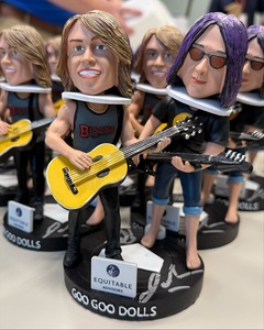 Figura Coleccionable Personalizada de Resina con Cabeza Móvil de Goo Goo Dolls con Marca Bisons & Equitable Advisors, Regalo para Fans - Product Image 2