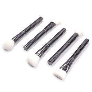 Nouvel arrivage Lot de 5 pinceaux de maquillage avec manche argenté Pinceau de maquillage en cheveux synthétiques naturels logo privé - Product Image 2