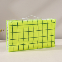 Sac de voyage personnalisé en PVC transparent durable avec fermeture éclair supérieure et poignée, design imprimé sur mesure pour l'emballage de produits de toilette et cosmétiques