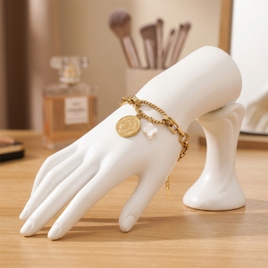 Bracelet vintage en acier inoxydable plaqué or 18 carats avec breloques géométriques, coquillages sculptés, trèfles et médailles pour femme - Product Image 5
