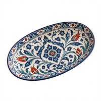 Plat de service ovale en céramique peint à la main, style Iznik turc, orné de motifs floraux tulipes scarlets et bordure marine, idéal pour la cuisine du Moyen-Orient