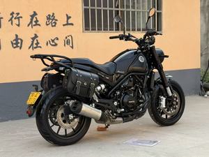 Moto rétro vintage d'occasion Benelli pour le voyage et le sport – Moto élégante et stylée 500, style luxueux, design raffiné - Product Image 3